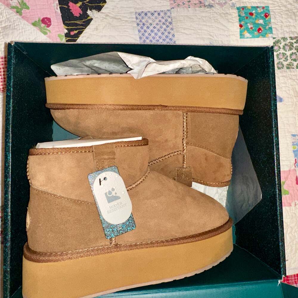 NEW IN BOX EMU FOY SHEEPSKIN PLATFORM MICRO BOOTS WATER RESISTANT 9 CHESTNUT